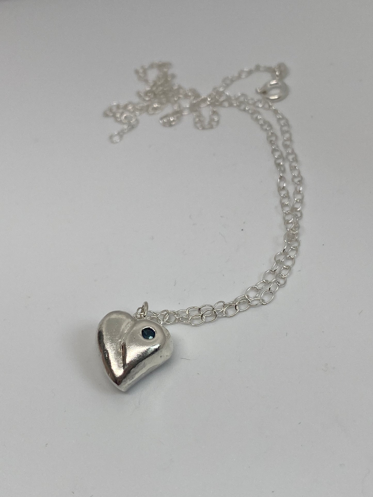 Sofia-hjerte med safir