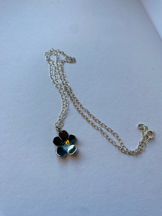 Blomsteranheng oxidert sølv