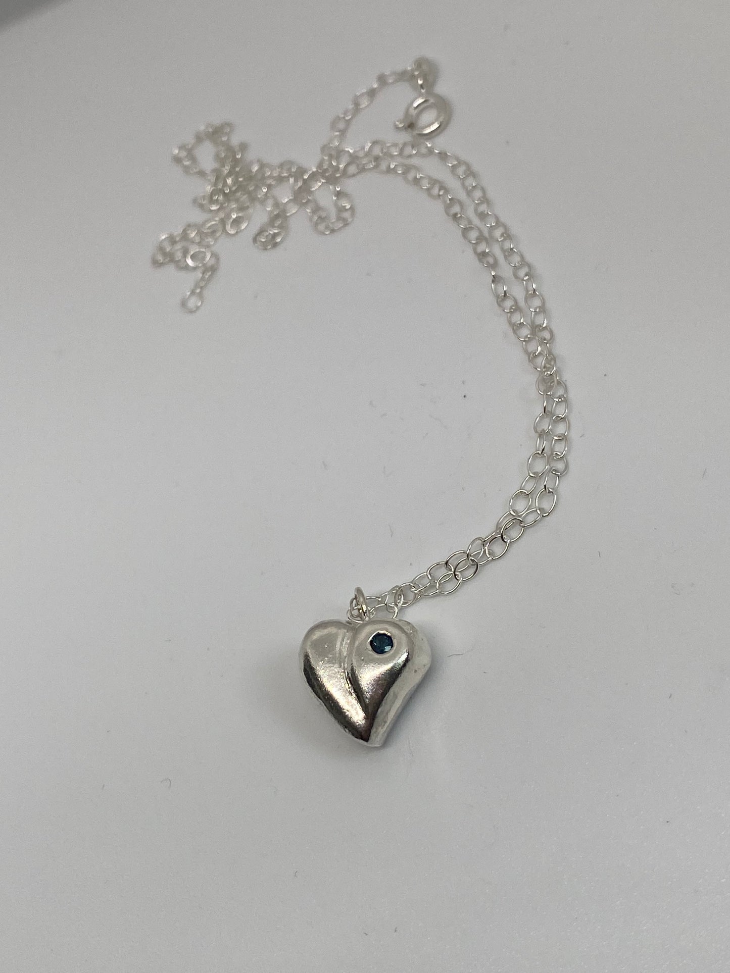 Sofia-hjerte med safir