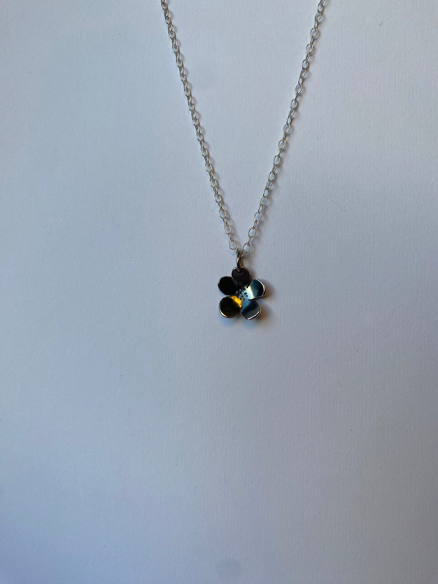 Blomsteranheng oxidert sølv